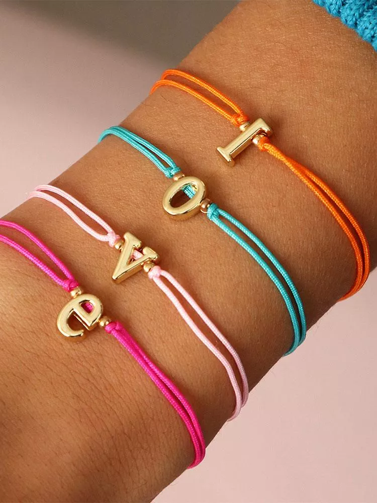 Bracciale a forma di cuore intrecciato fatto a mano