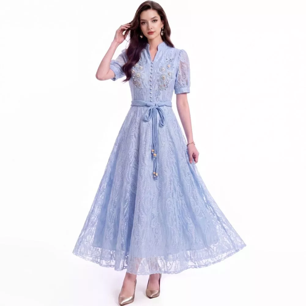 Abito donna blu maniche corte vita alta elegante vista frontale intera con scarpe tacco