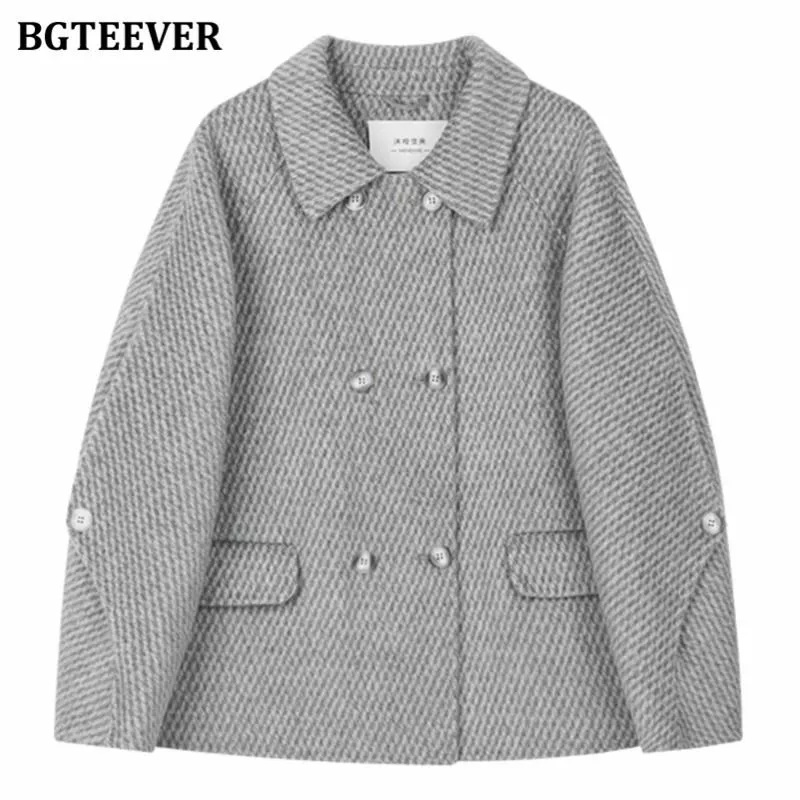Cappotto donna grigio doppiopetto mostrato steso su sfondo bianco