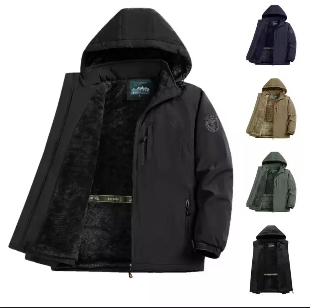Cappotto imbottito uomo nero con cappuccio e interno in pelliccia sintetica aperto vista frontale