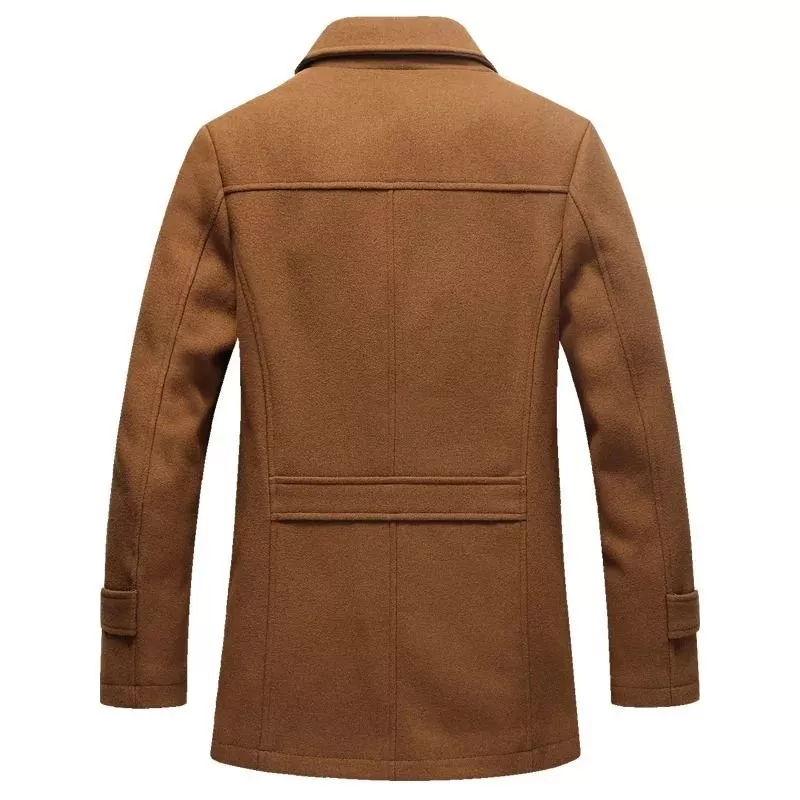 Retro cappotto uomo marrone con dettaglio cuciture e tasche laterali