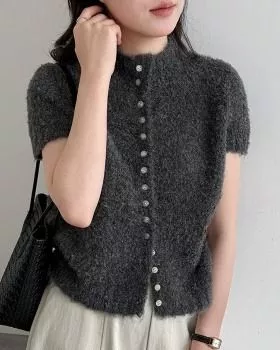Cardigan donna grigio maniche corte vista frontale con bottoni chiusi