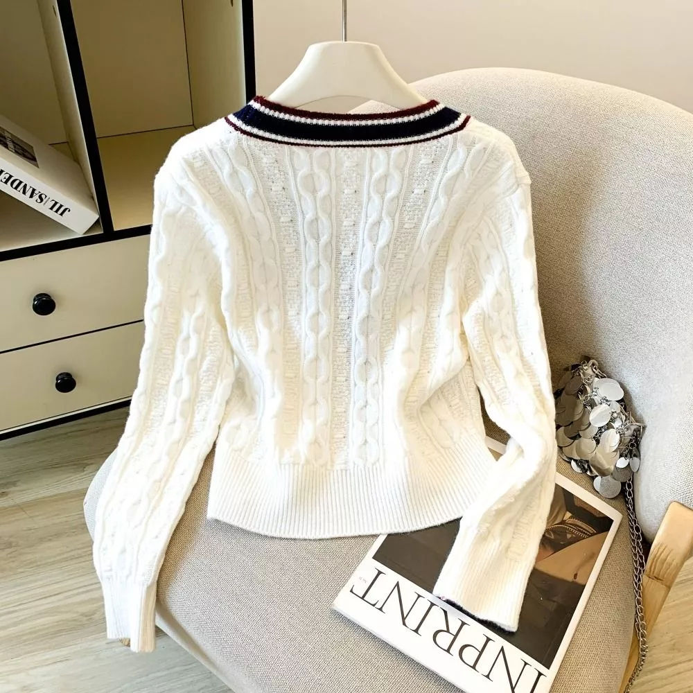 Vista posteriore cardigan donna bianco con lavorazione a trecce