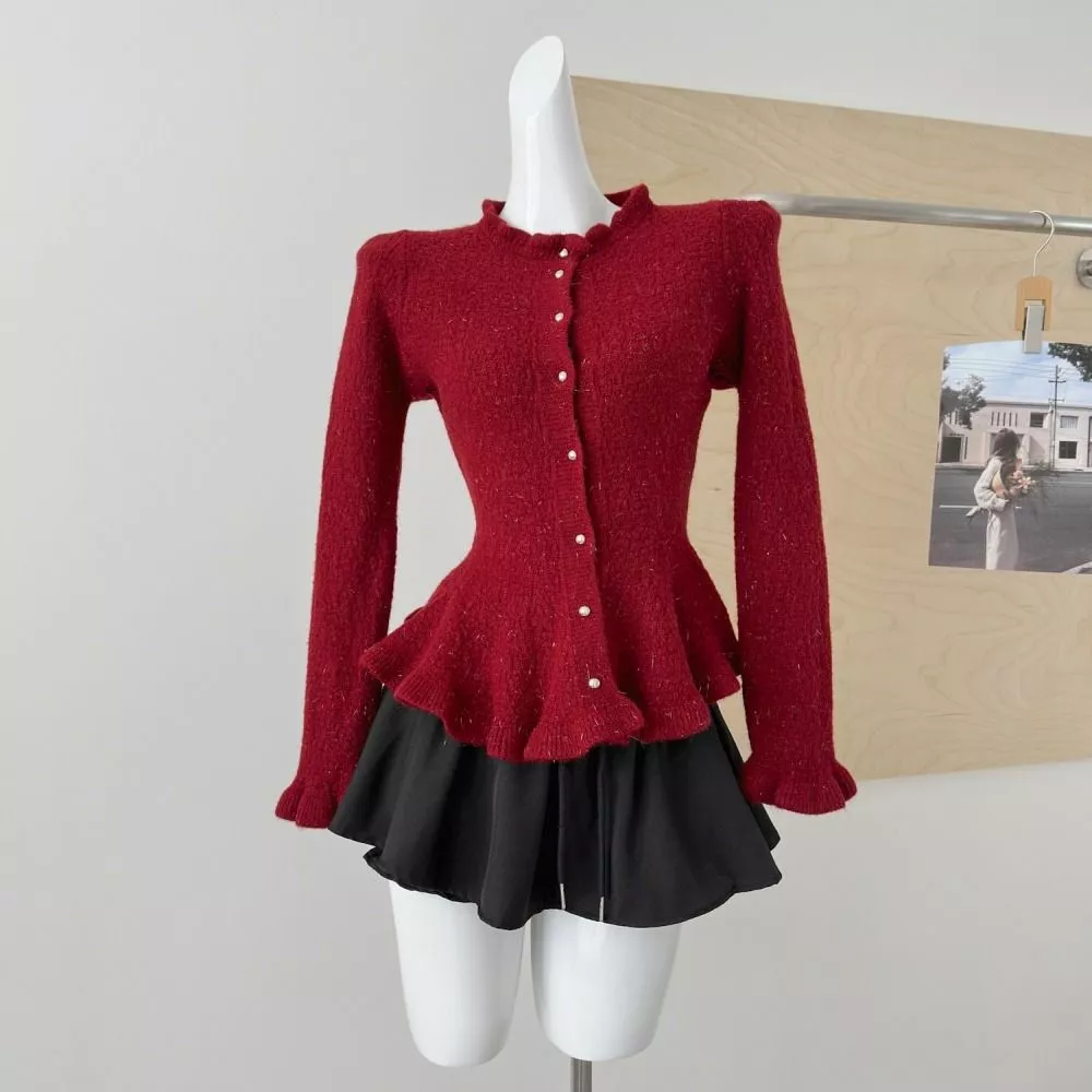 Cardigan donna grigio con dettagli a balze e maniche lunghe mostrato su manichino