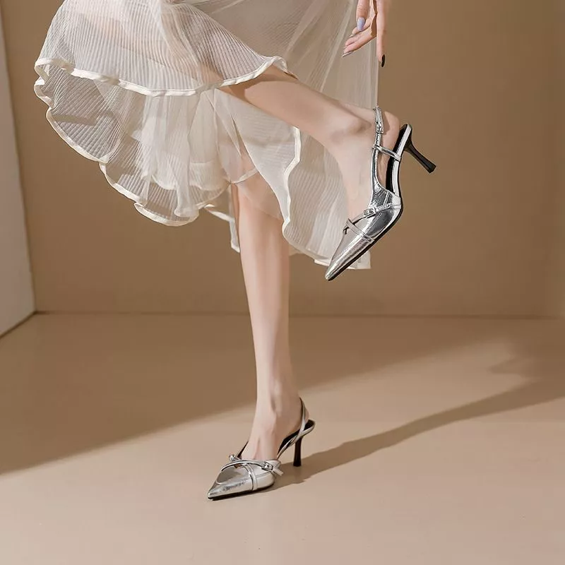 Scarpe con tacco aperto dietro Scarpe con tacco aperto dietro