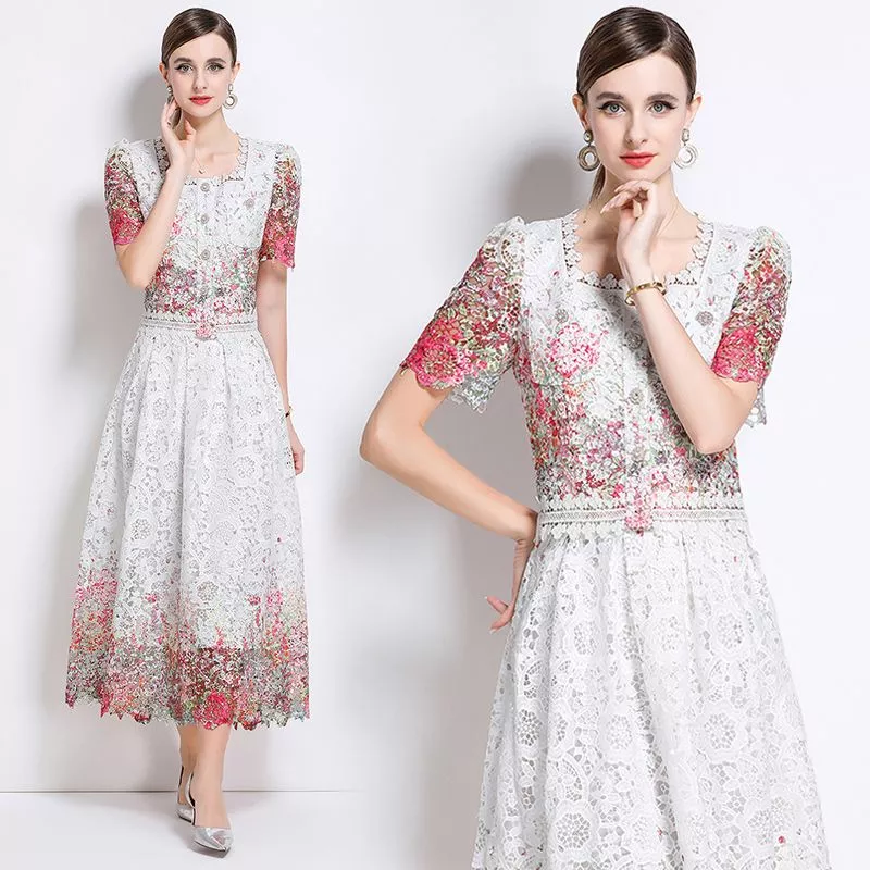 Completo Elegante Con Gonna Ampia E Top Ricamato In Rete Fiori