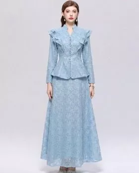 Completo donna blu in pizzo con gonna lunga e top maniche lunghe davanti