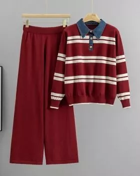 Completo donna nero con maglia a righe bianche e collo in denim e pantaloni larghi neri