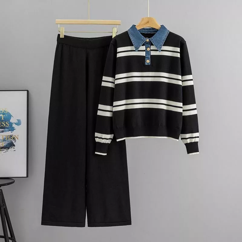 Completo donna rosso con maglia a righe bianche e collo in denim e pantaloni larghi rossi