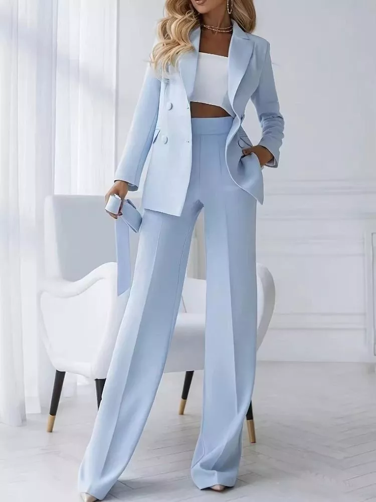 Completo donna giacca e pantaloni azzurro con top bianco