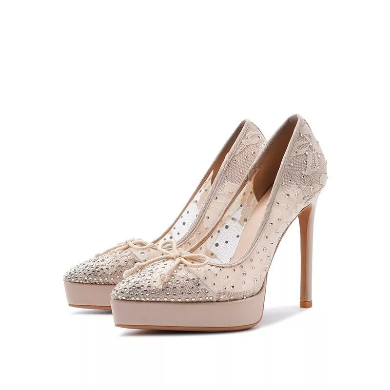 D&eacute;collet&eacute; donna color nude con plateau e tacco 12 cm in primo piano