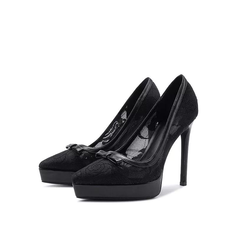 D&eacute;collet&eacute; nero da donna in tulle con tacco alto e plateau