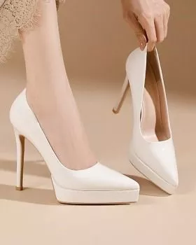 D&eacute;collet&eacute; donna beige chiaro verniciata con tacco alto e plateau