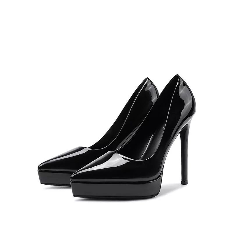 D&eacute;collet&eacute; donna nere in materiale verniciato con tacco alto e plateau