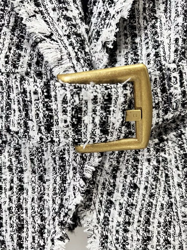 Dettaglio tessuto e cuciture della giacca donna tweed bianco e nero