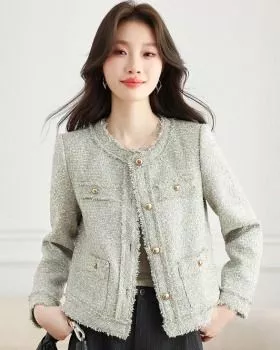 Donna con giacca verde chiaro effetto tweed , vista frontale