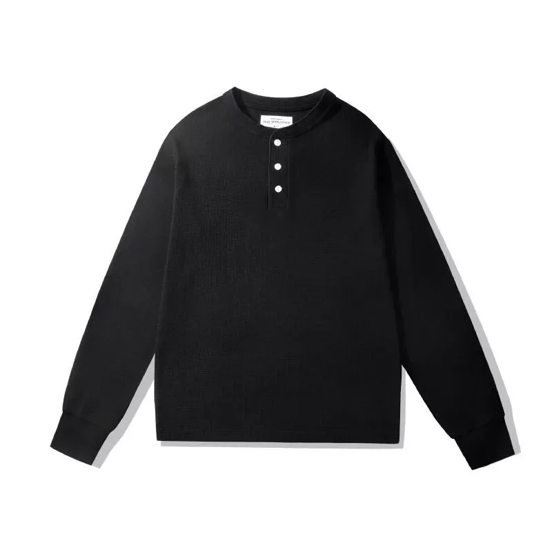 Maglia uomo manica lunga colore nero con collo asserrato e bottoni bianchi frontali