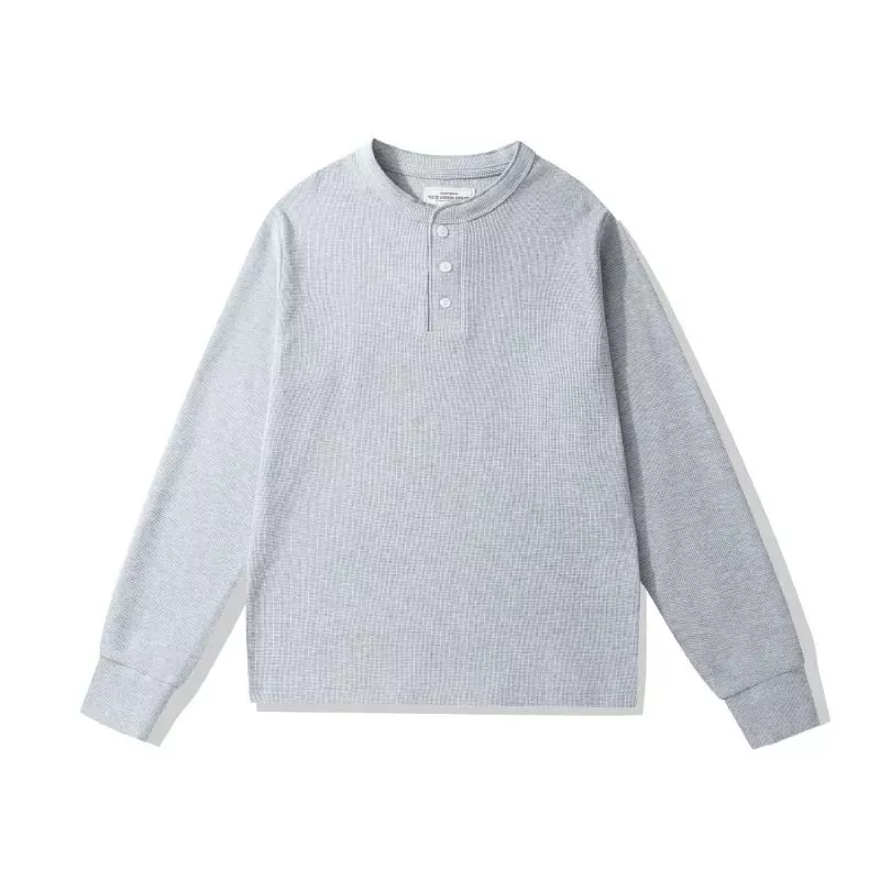 Maglia uomo manica lunga colore grigio chiaro con collo asserrato e bottoni bianchi frontali