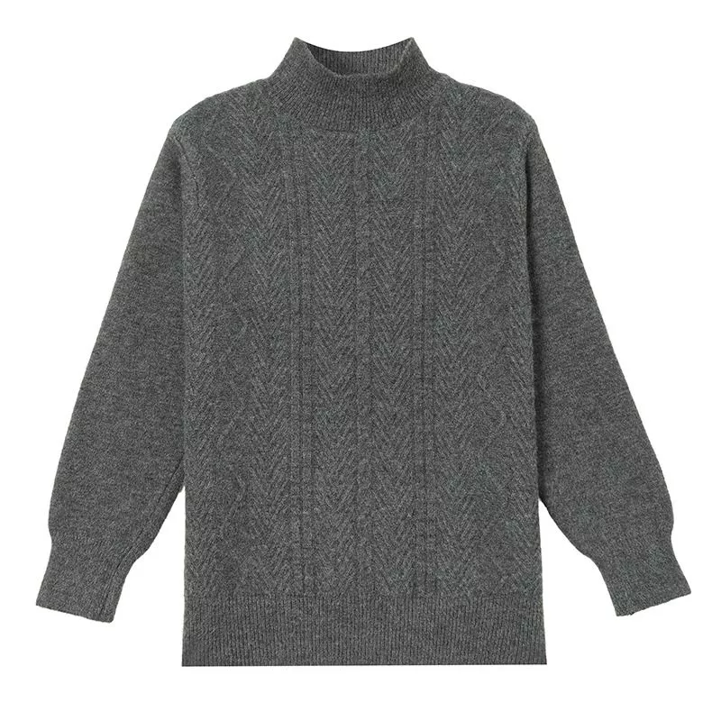 Maglione grigio a collo alto con lavorazione a trecce
