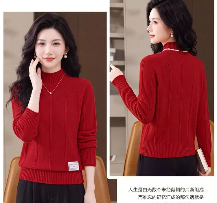 Maglione donna collo alto rosso con dettagli a coste vista anteriore e posteriore