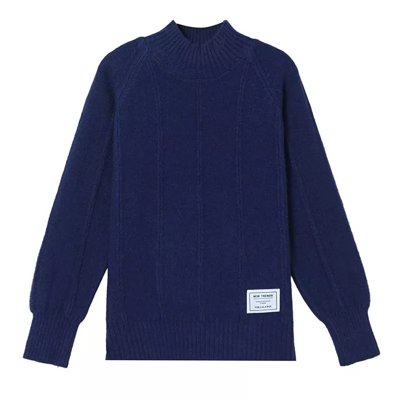 Maglione donna collo alto blu navy a coste su fondo bianco