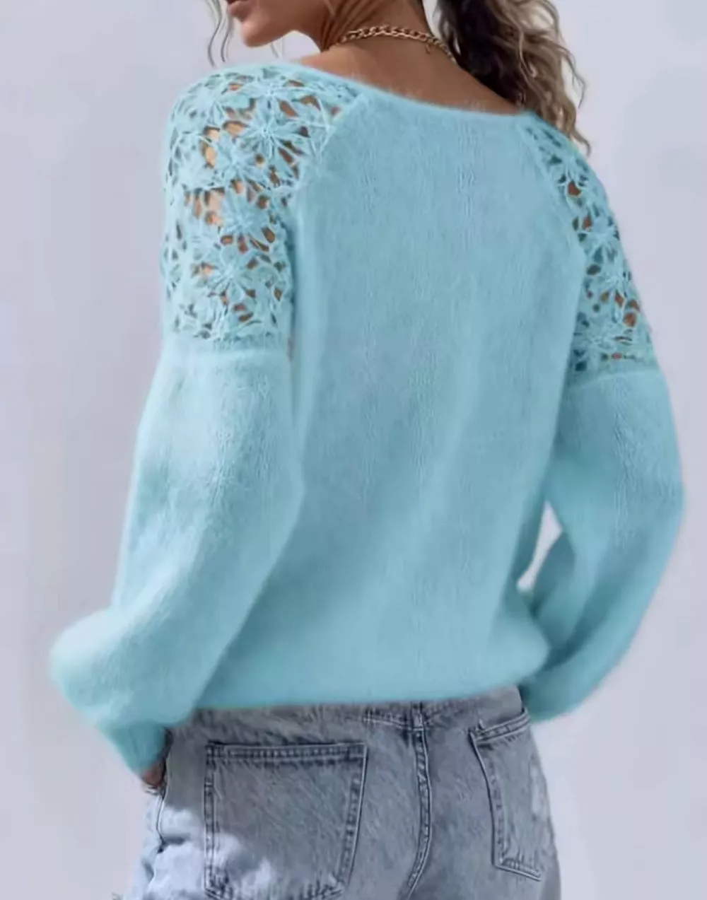 Retro maglione donna azzurro chiaro con maniche traforate in pizzo floreale
