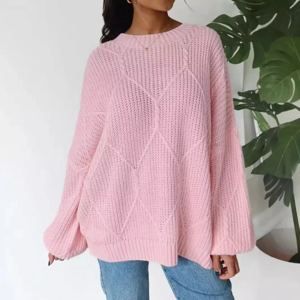 Maglione donna rosa chiaro oversize a maglia visto da dietro con jeans chiari