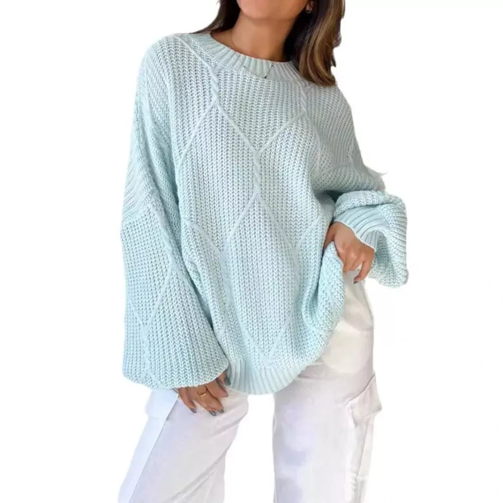 Maglione donna azzurro chiaro oversize a maglia con maniche a sbuffo e pantaloni bianchi
