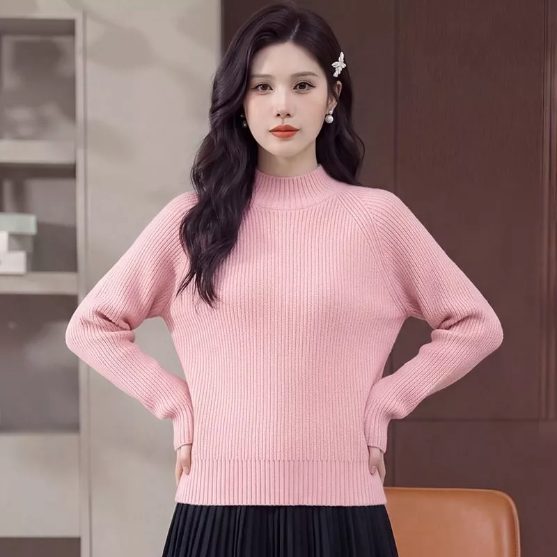 Maglione donna rosa chiaro a maglia con collo alto mezzo