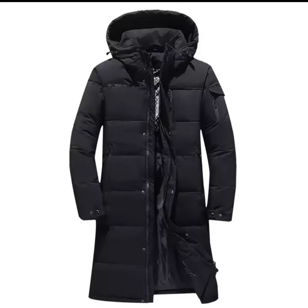 Parka uomo nero imbottito con cappuccio visto frontalmente a giacca aperta