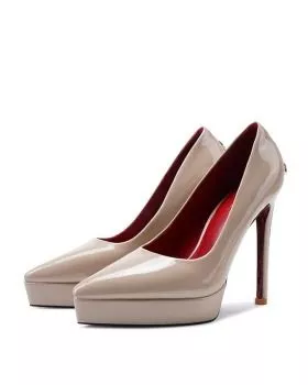 Scarpe donna decollete beige lucide con tacco alto e plateau vista laterale