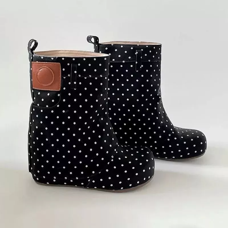 Scarponcini donna neri con pois bianchi con patch marrone