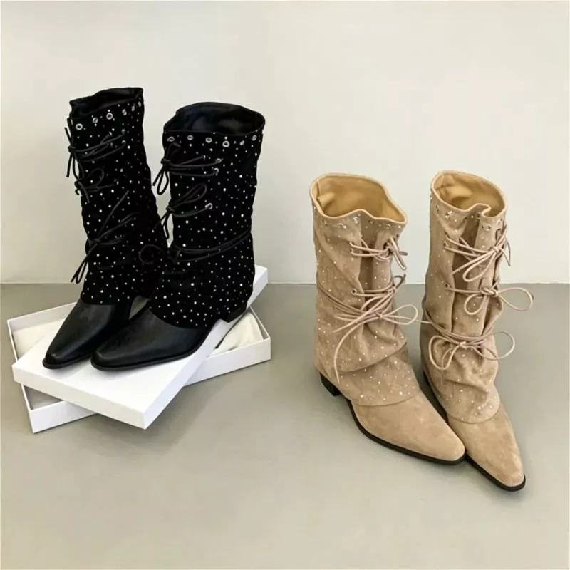 Doppia coppia di tronchetti donna, nero e beige con lacci e borchie decorative